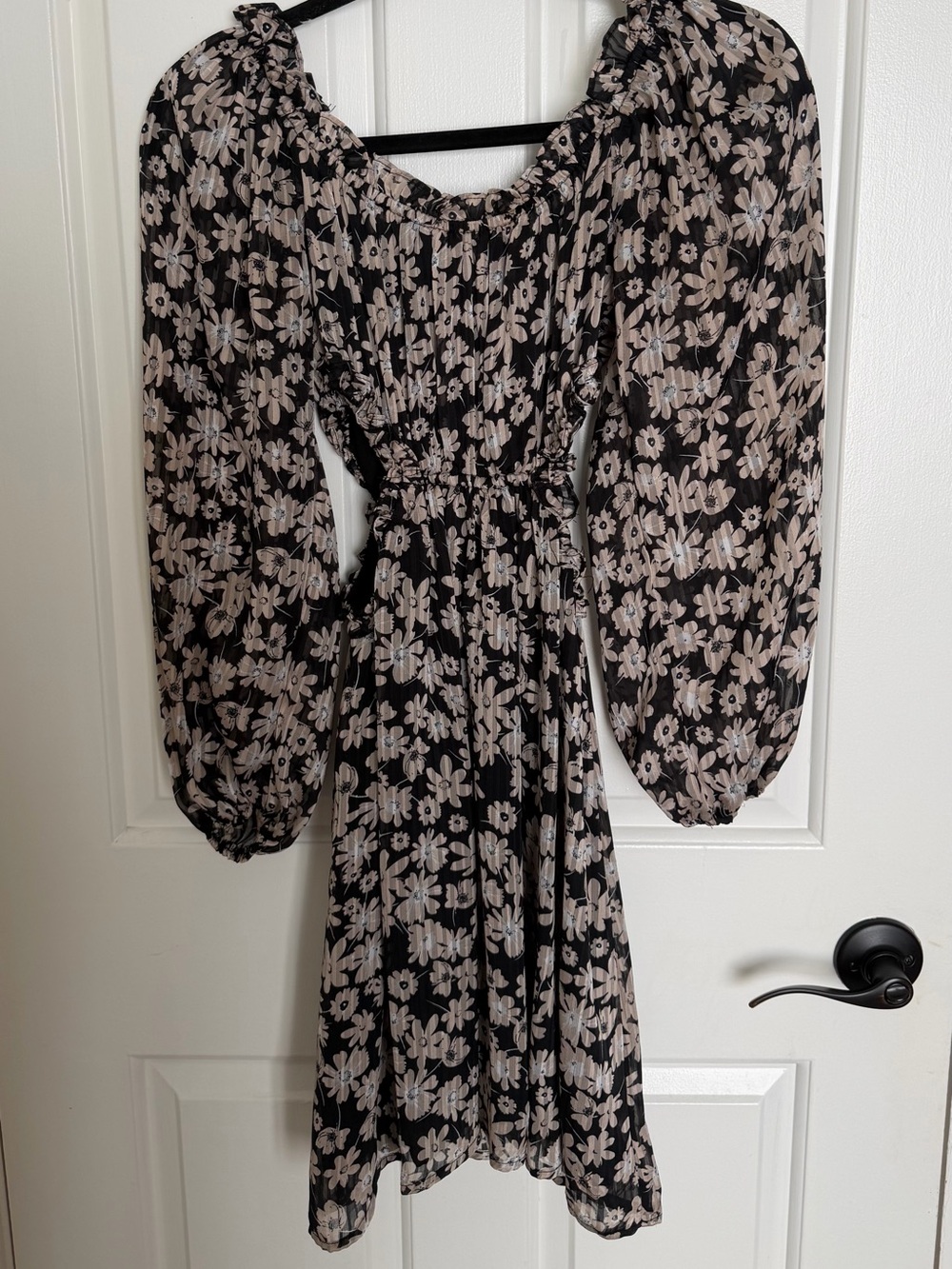 ASTR THE LABEL Black Floral Long-Sleeve Midi Dress